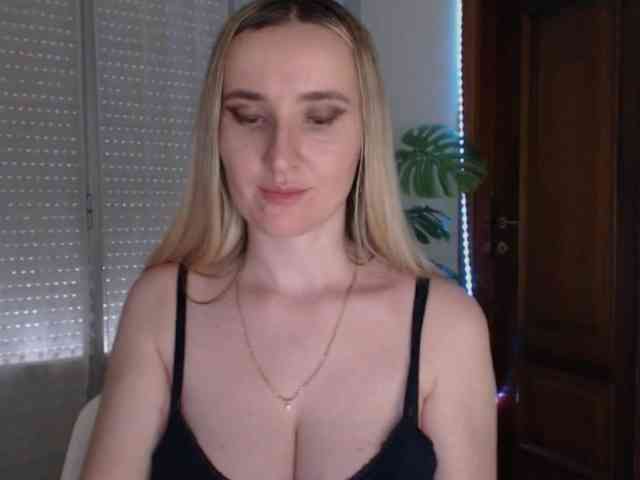 Alina-Lovely webcam
