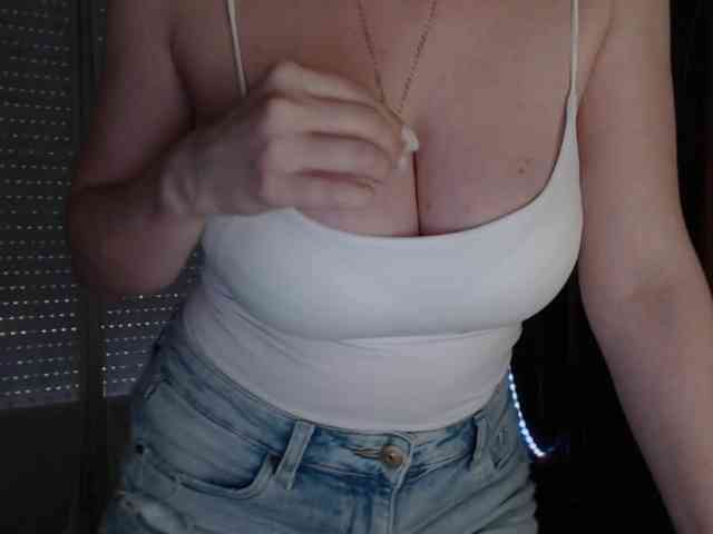 Alina-Lovely webcam