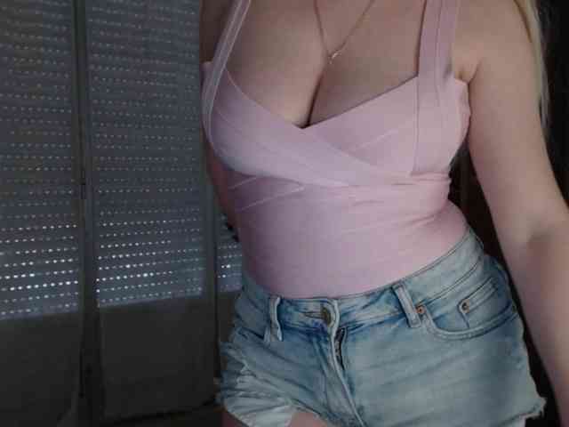 Alina-Lovely webcam