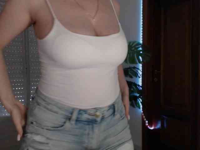 Alina-Lovely webcam