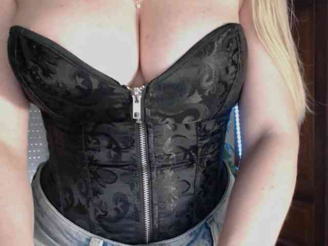 Alina-Lovely webcam