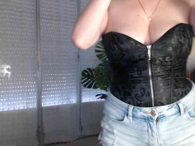 Alina-Lovely webcam