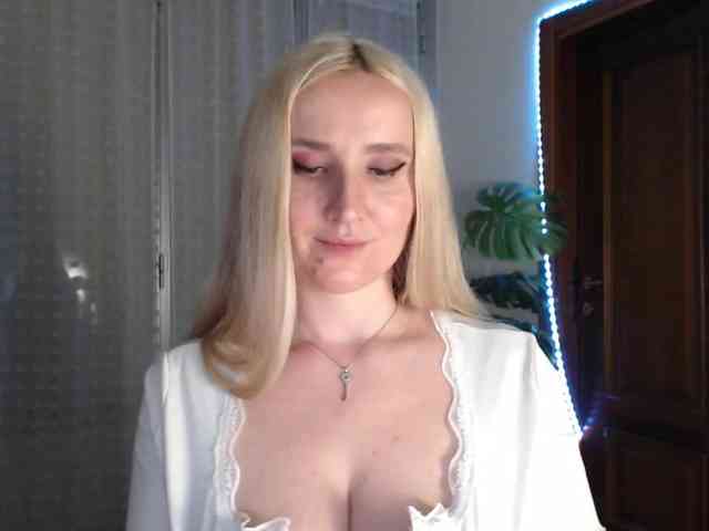 Alina-Lovely webcam