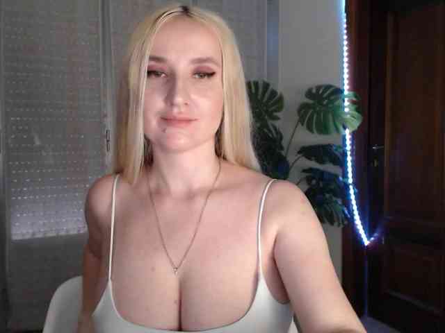 Alina-Lovely webcam