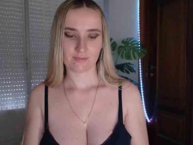 Alina-Lovely webcam