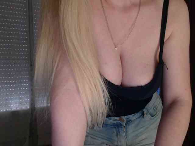Alina-Lovely webcam