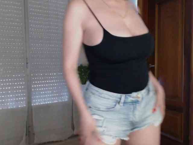 Alina-Lovely webcam