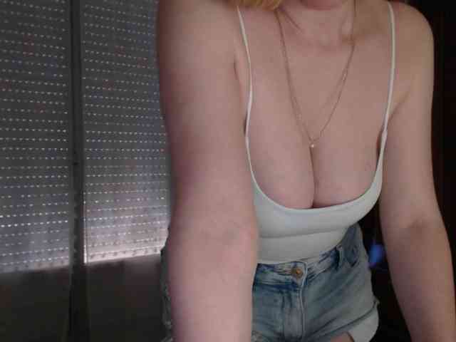 Alina-Lovely webcam