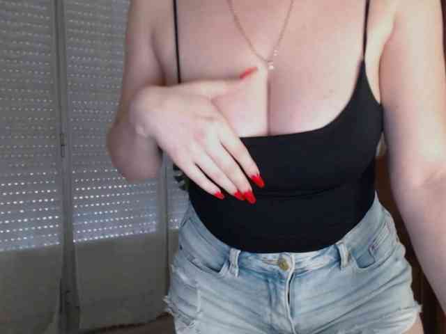 Alina-Lovely webcam