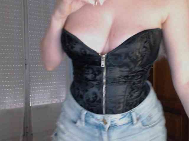 Alina-Lovely webcam