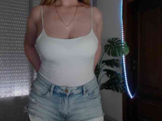 Alina-Lovely webcam