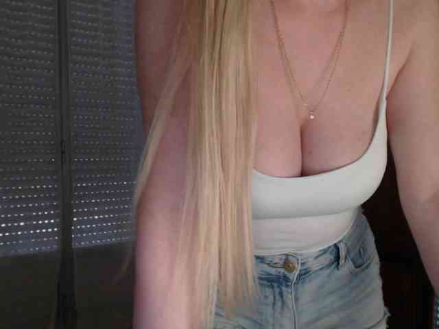 Alina-Lovely webcam