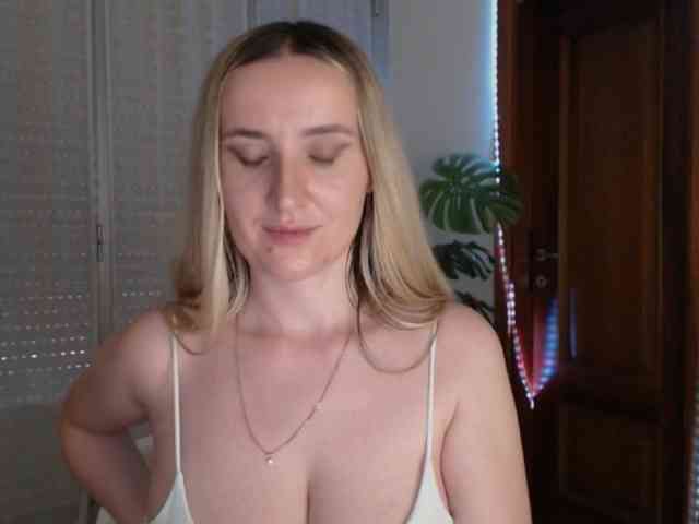 Alina-Lovely webcam