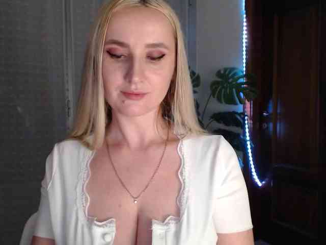 Alina-Lovely webcam