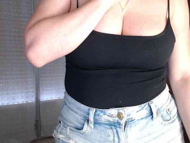 Alina-Lovely webcam