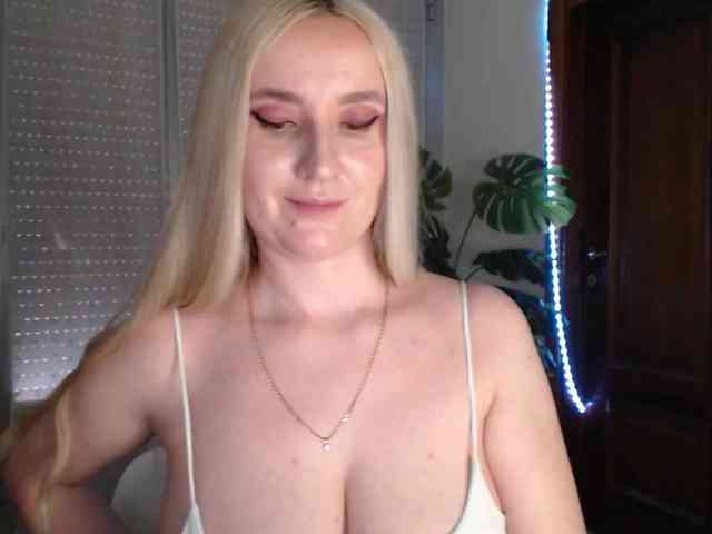 Alina-Lovely webcam