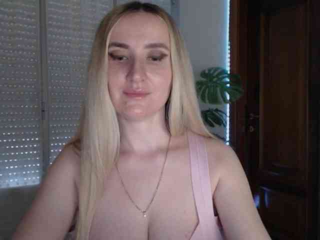 Alina-Lovely webcam