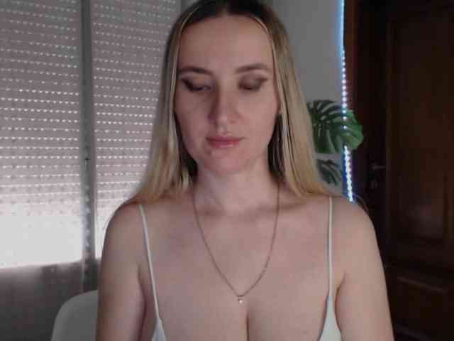 Alina-Lovely webcam