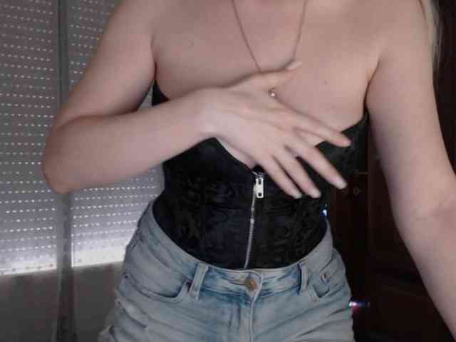 Alina-Lovely webcam