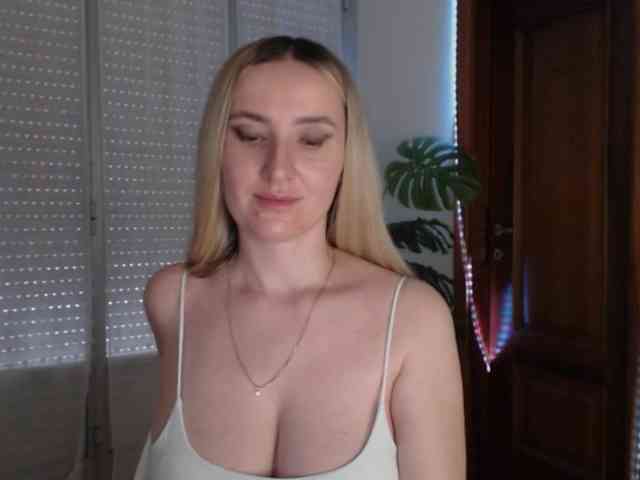 Alina-Lovely webcam