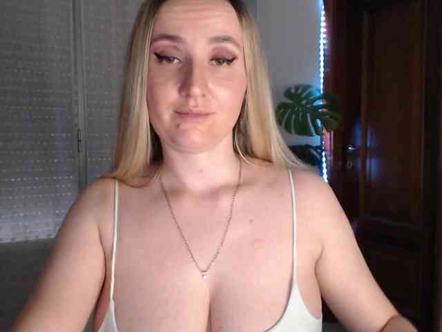 Alina-Lovely webcam