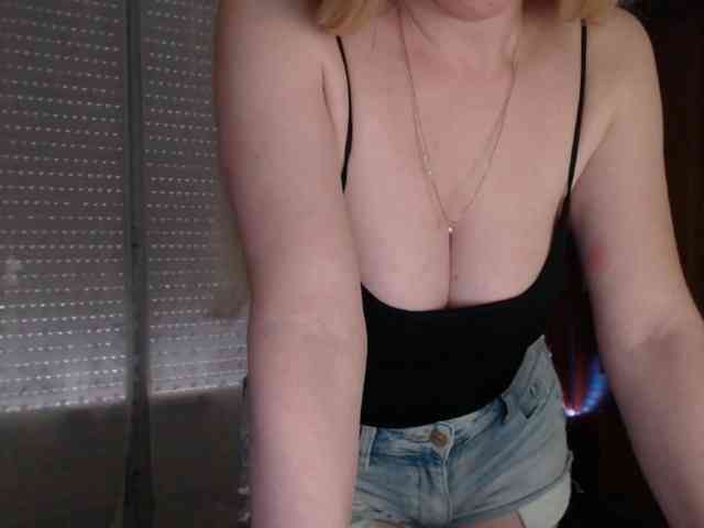 Alina-Lovely webcam