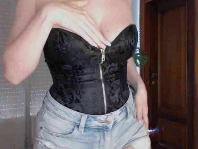 Alina-Lovely webcam