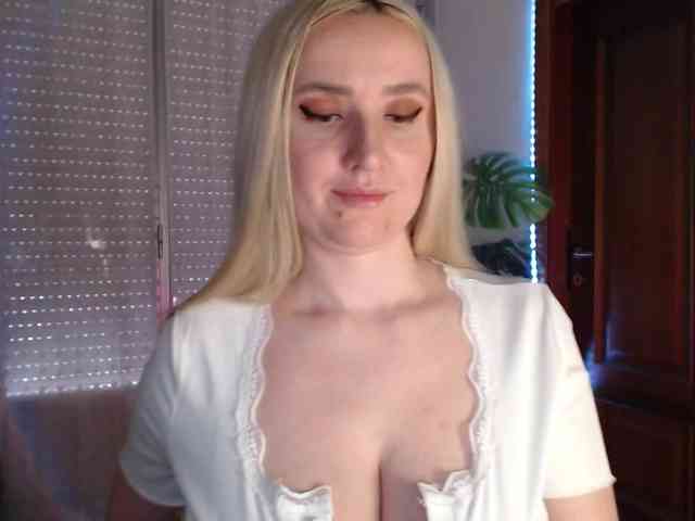 Alina-Lovely webcam
