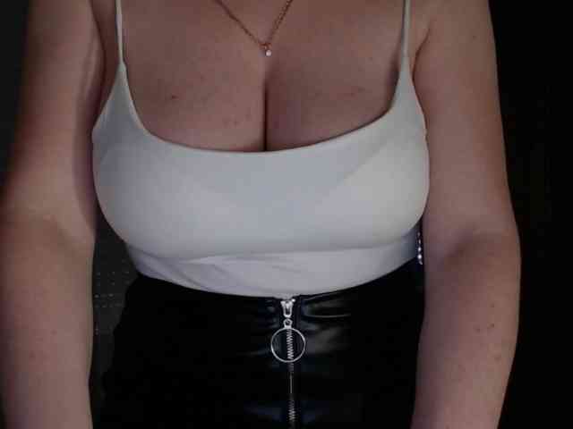 Alina-Lovely webcam