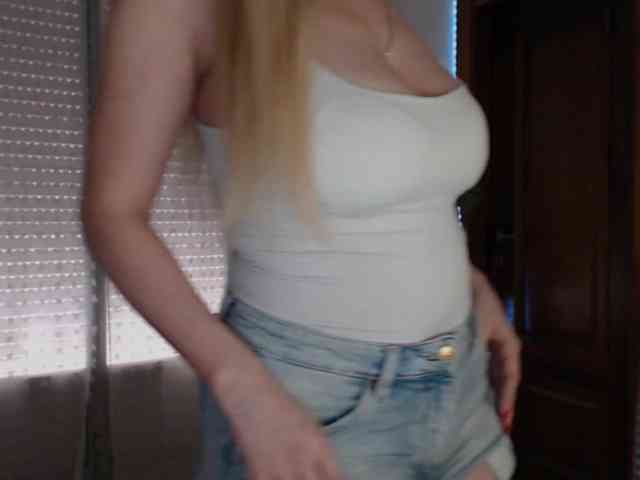 Alina-Lovely webcam