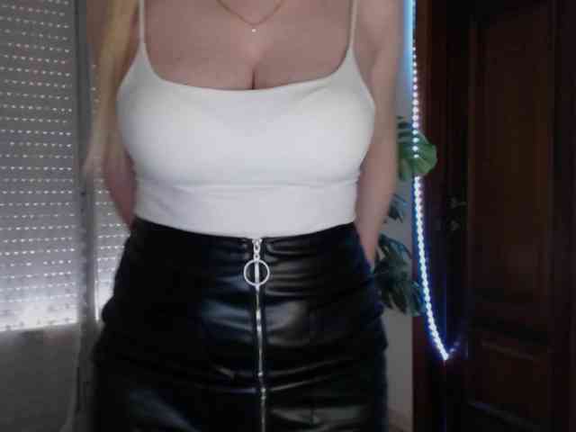 Alina-Lovely webcam