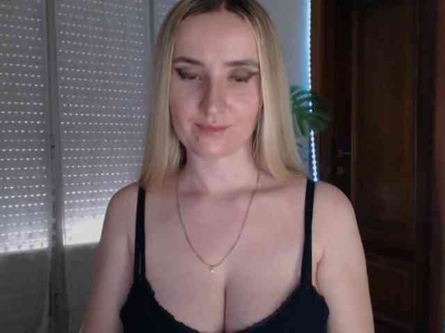 Alina-Lovely webcam
