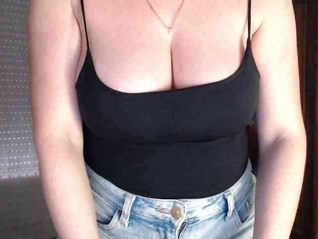 Alina-Lovely webcam