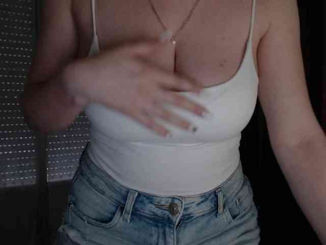 Alina-Lovely webcam