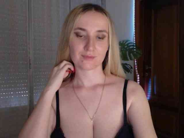 Alina-Lovely webcam