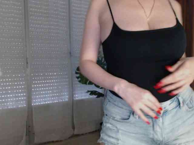 Alina-Lovely webcam