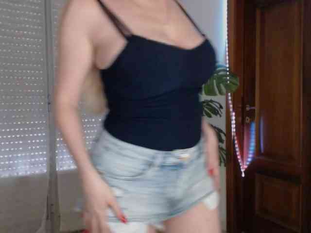 Alina-Lovely webcam