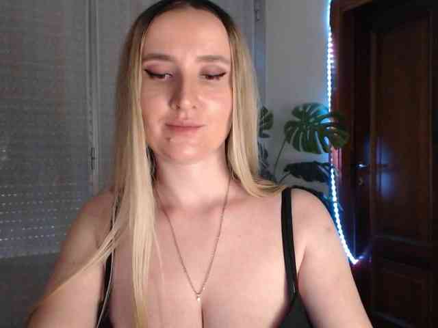 Alina-Lovely webcam