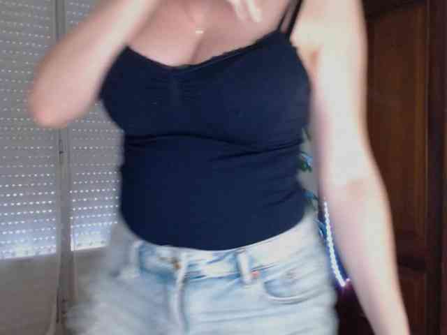 Alina-Lovely webcam