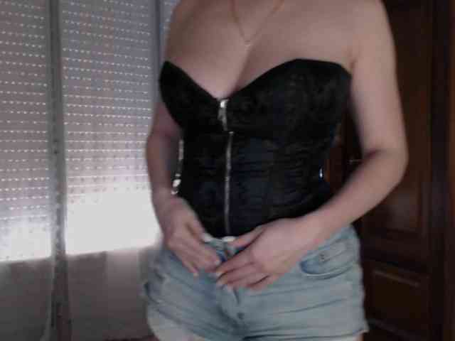 Alina-Lovely webcam