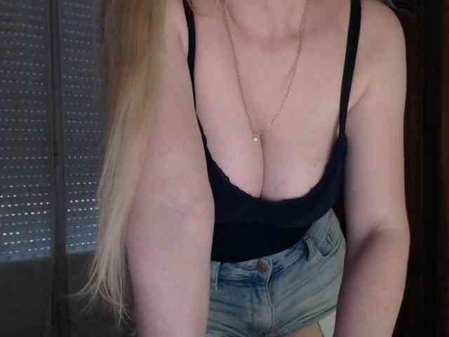 Alina-Lovely webcam