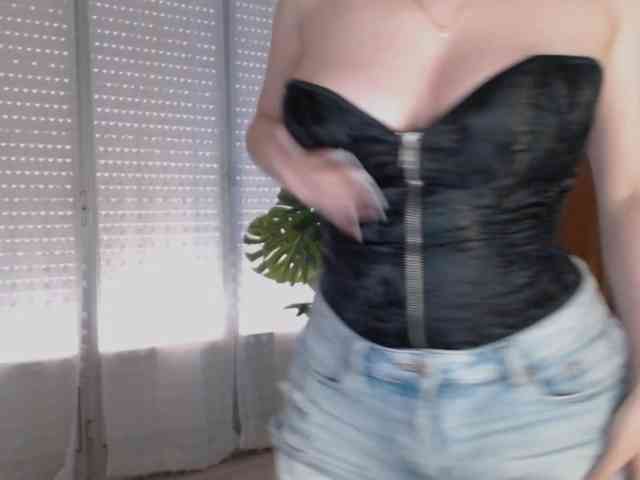 Alina-Lovely webcam