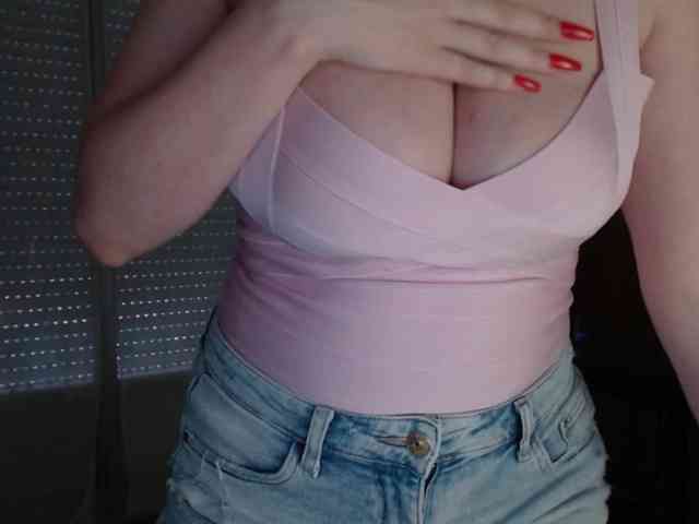 Alina-Lovely webcam