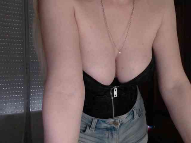 Alina-Lovely webcam
