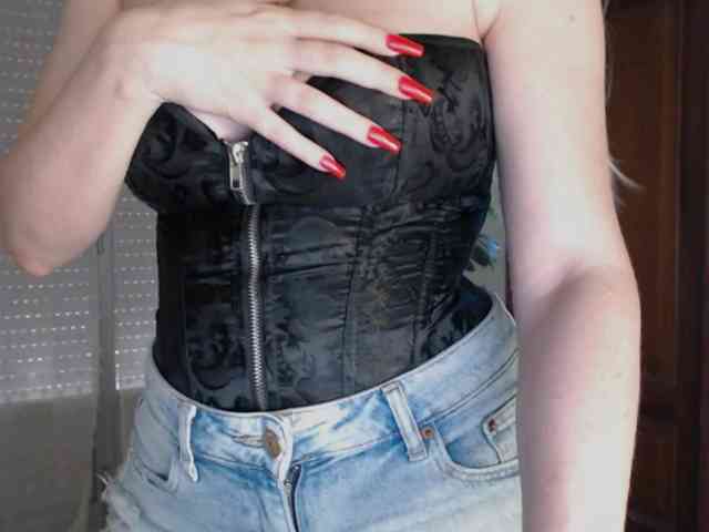 Alina-Lovely webcam