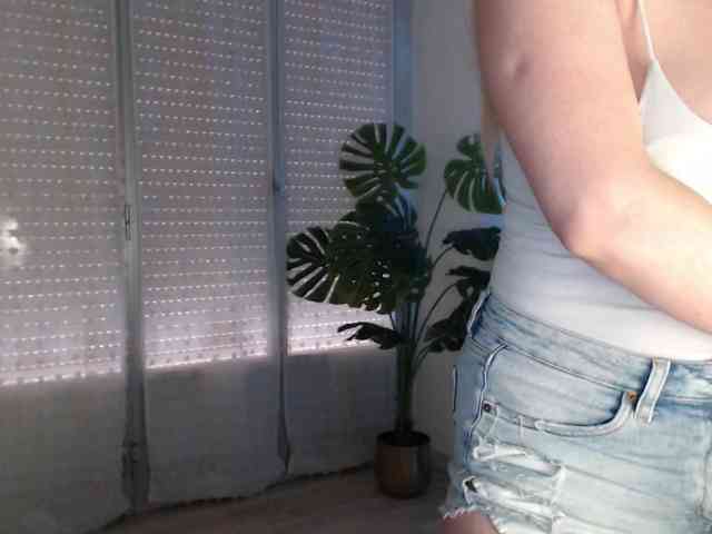 Alina-Lovely webcam