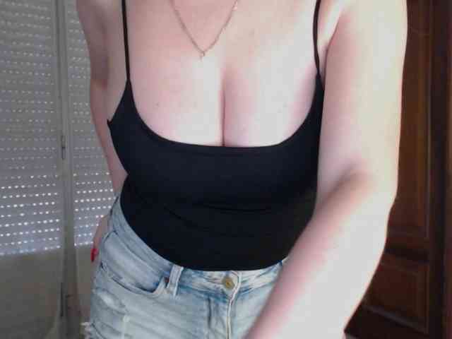 Alina-Lovely webcam