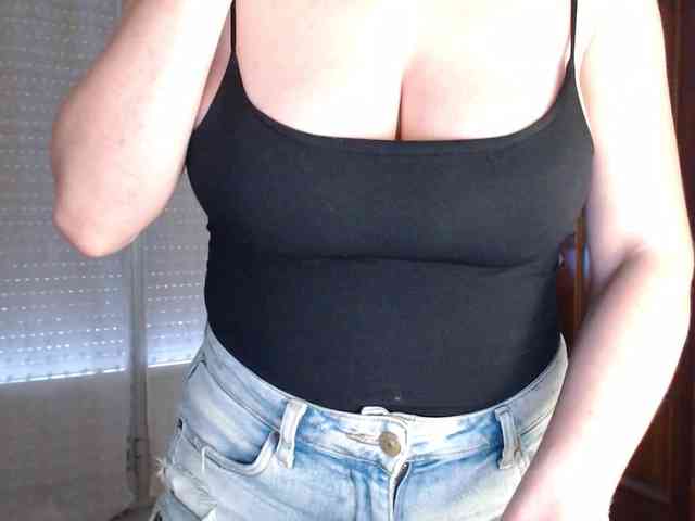 Alina-Lovely webcam