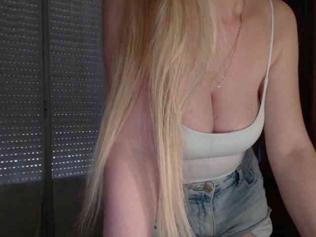 Alina-Lovely webcam