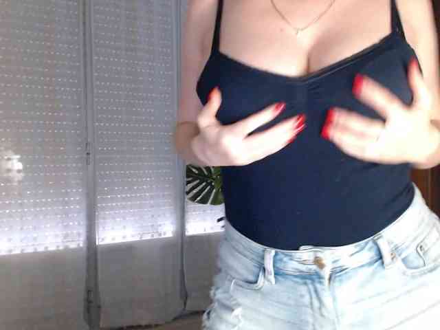 Alina-Lovely webcam